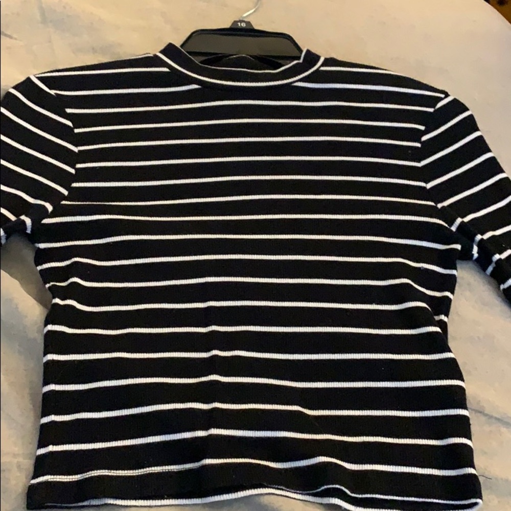 Black and white crop turtle neck